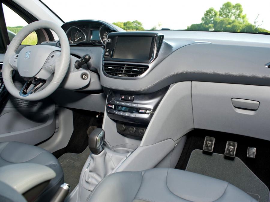  Peugeot 208 Fahrschule 5-Door 2012 года  (фото 2 из 4)